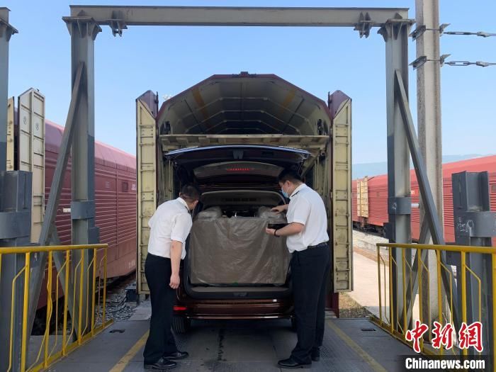 出口货值增长近40倍！重庆汽车加速“驶向”中亚地区