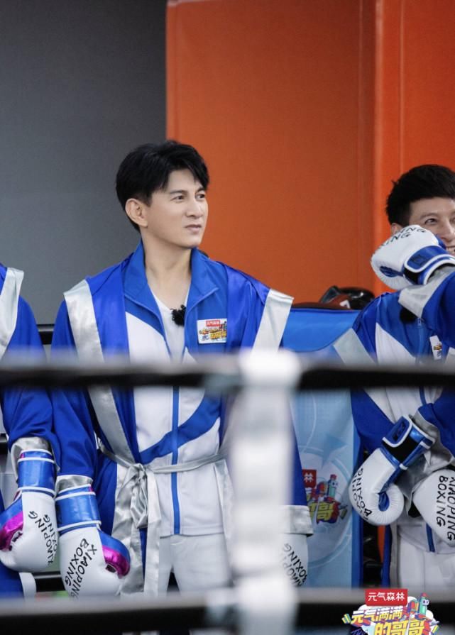  不亦乐乎|《元气满满的哥哥》弹幕吵得不可开交，哥哥们却玩儿得不亦乐乎