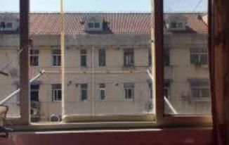 胡女士|女子睡梦中疼醒，见陌生男子手持剪刀蹲在旁边，大声尖叫