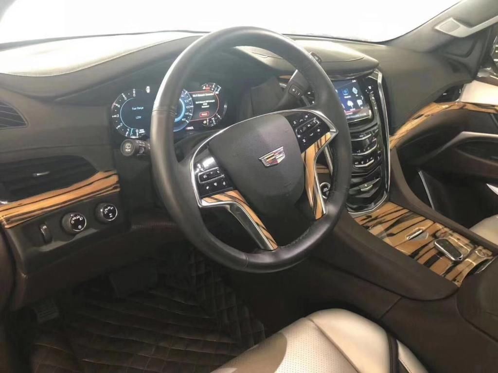  商务|即商务又运动豪华SUV 凯迪拉克总统一号