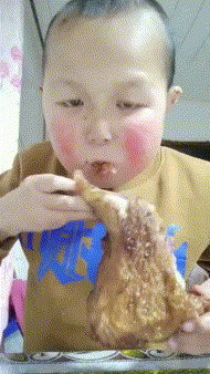  搞笑|搞笑GIF：我就欣赏小哥不怕死的精神