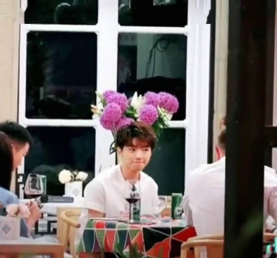  头饰|王俊凯的可爱错位图系列 小凯的花样头饰