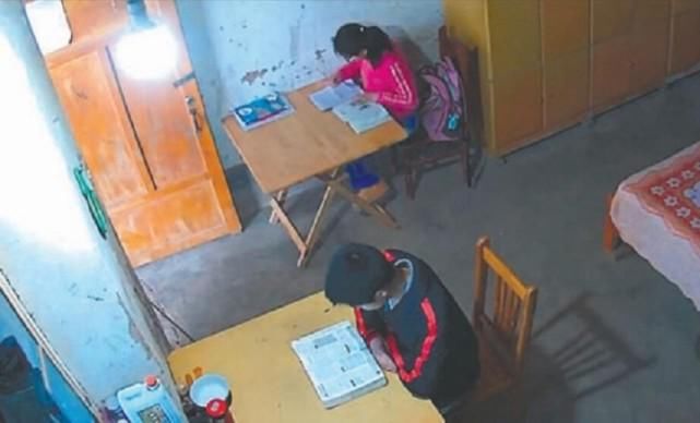 摄像头|家长这样监督孩子引不适，建议放弃这种极端行为，学会尊重孩子