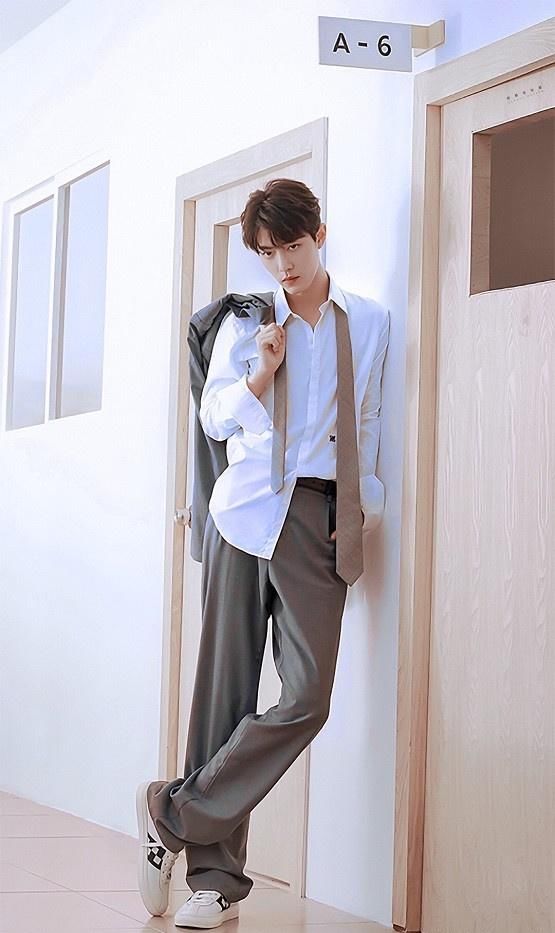 丁禹兮|10位男星穿校服!《以家人之名》宋威龙、罗云熙、丁禹兮都是顶级校园男神