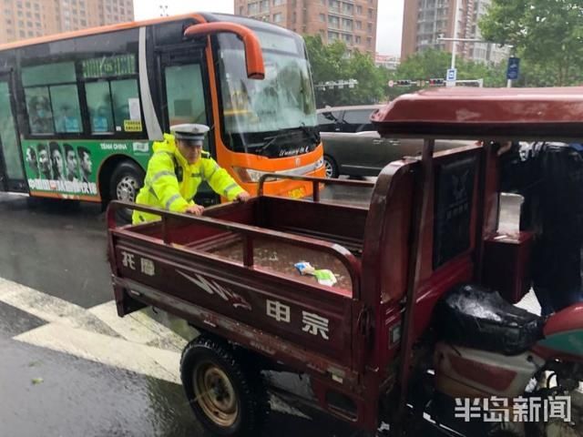  完毕|青岛山东头路附近出现山体滑坡 目前积石已基本清理完毕