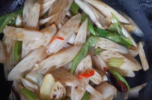  润肤|漂亮女人少吃肉，多吃它，遇到买一捆，补血润肤，小脸越来越白净