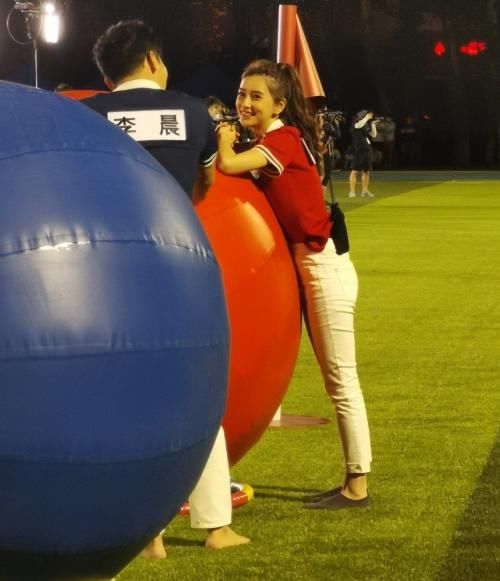  嘉宾|跑男8迎来腿最长嘉宾，baby蔡徐坤不敢和她同框，看清是谁：打扰了