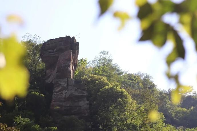  露营|小众游|泛舟露营戏水K歌……漫步夹缝岩，感受惬意悠然