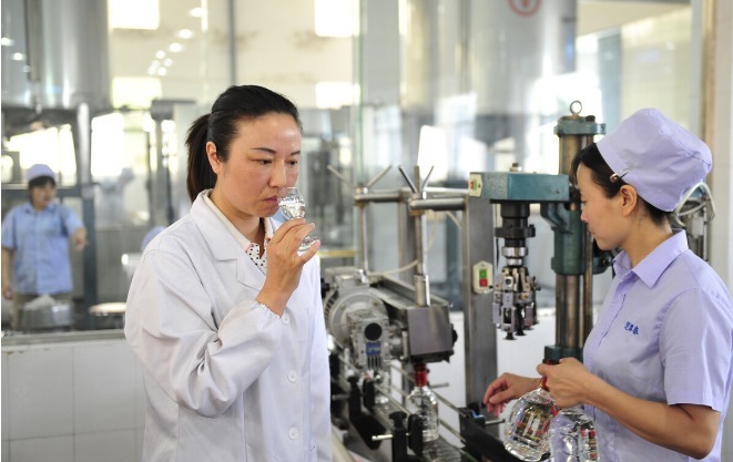 白酒还|长期喝白酒,到底是养生还是有害健康老中医告诉你真相