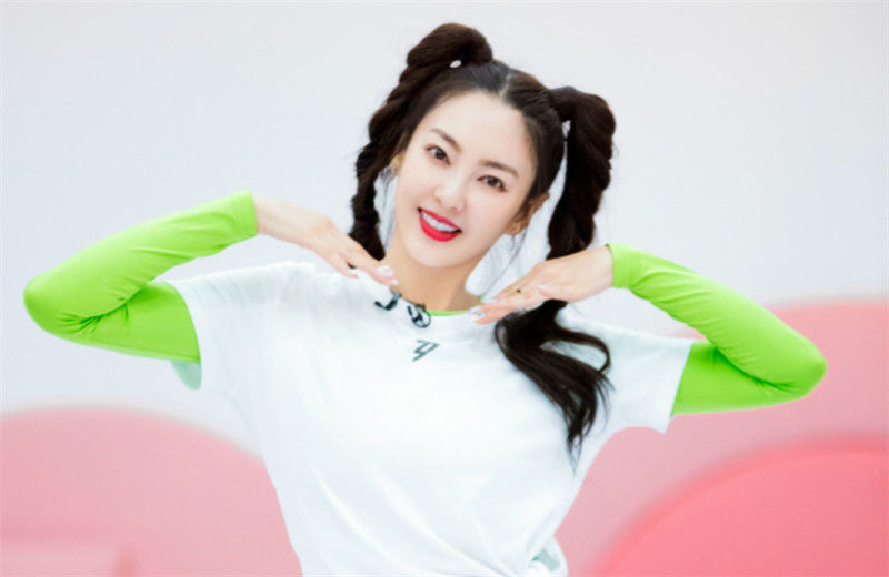  乘风破浪|《乘风破浪》姐妹战争升级，为什么多位女艺人皆忍受不了蓝盈莹？