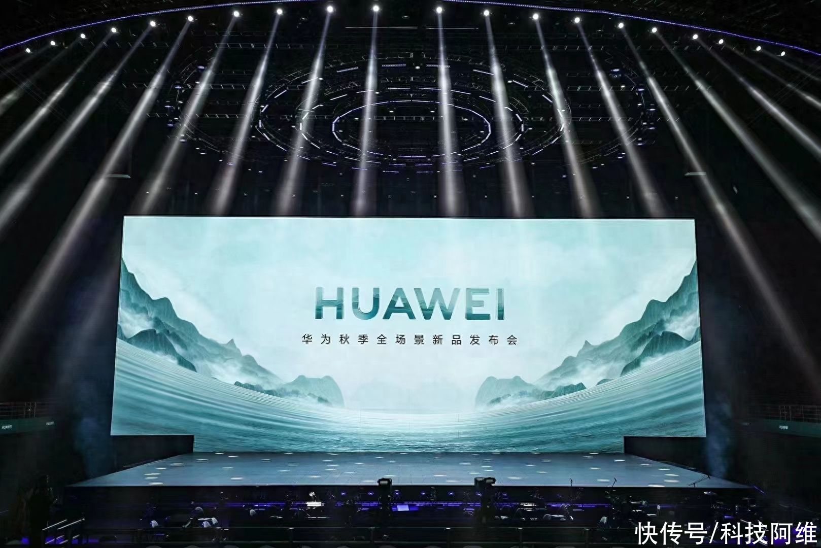 华为突然官宣刘德华代言，Mate60RS正式发布，16GB+1TB仅12999元