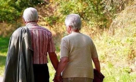 我国|“用养孩子的钱养老”，我国首批丁克已逾60，他们现在过得如何？