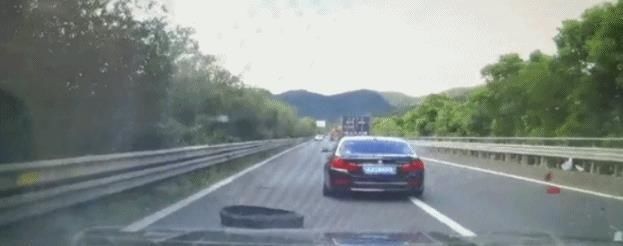  行车记录仪|惊险！两车擦身相撞，又是安全距离不足惹的祸！