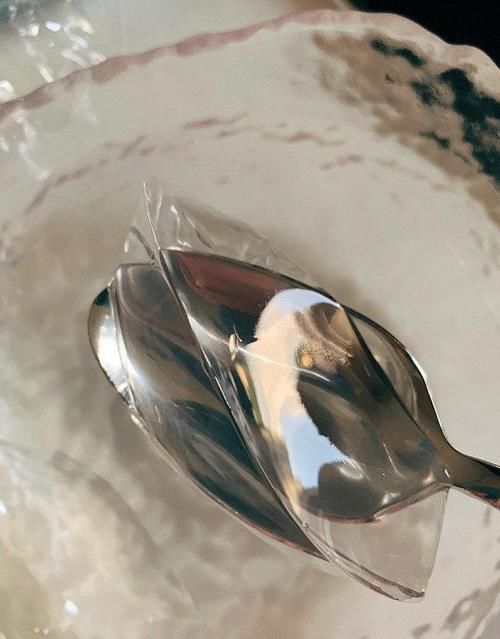 自然放凉|红糖冰粉是夏季的特色小吃,冰爽又美味,消暑又解渴