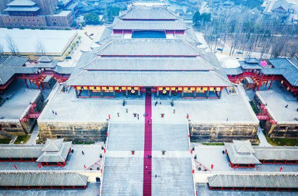  缔造|一人一公司改变了一座城，他出身贫寒农村缔造千亿帝国却不拿股份