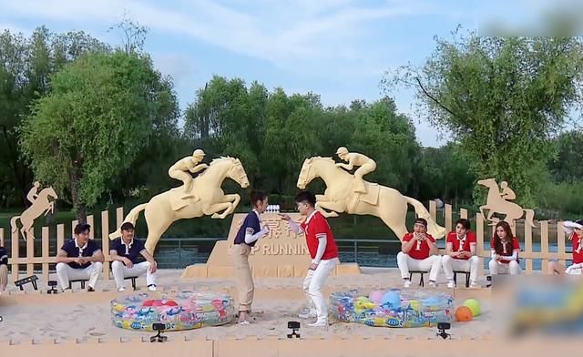  玩游戏|宋祖儿张大大玩游戏对决，看清张大大的动作后，有无台本一目了然