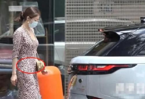  颜值|熊黛林罕晒全家福，憔悴沧桑状态大不如前，双胞胎女儿颜值差距大