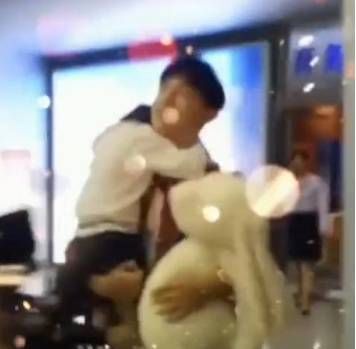  公主|她是邓伦主动“公主抱”, 愿意秀恩爱, 粉丝却不敢吃醋的女生