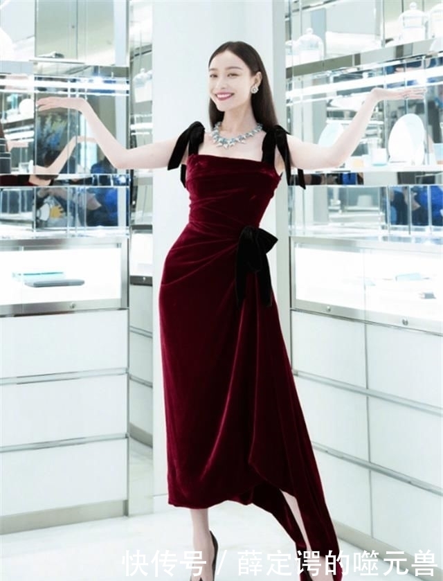 时髦|夏季的“丝绒裙”有多美？不同裙长、不同版型，这么搭时髦又高级