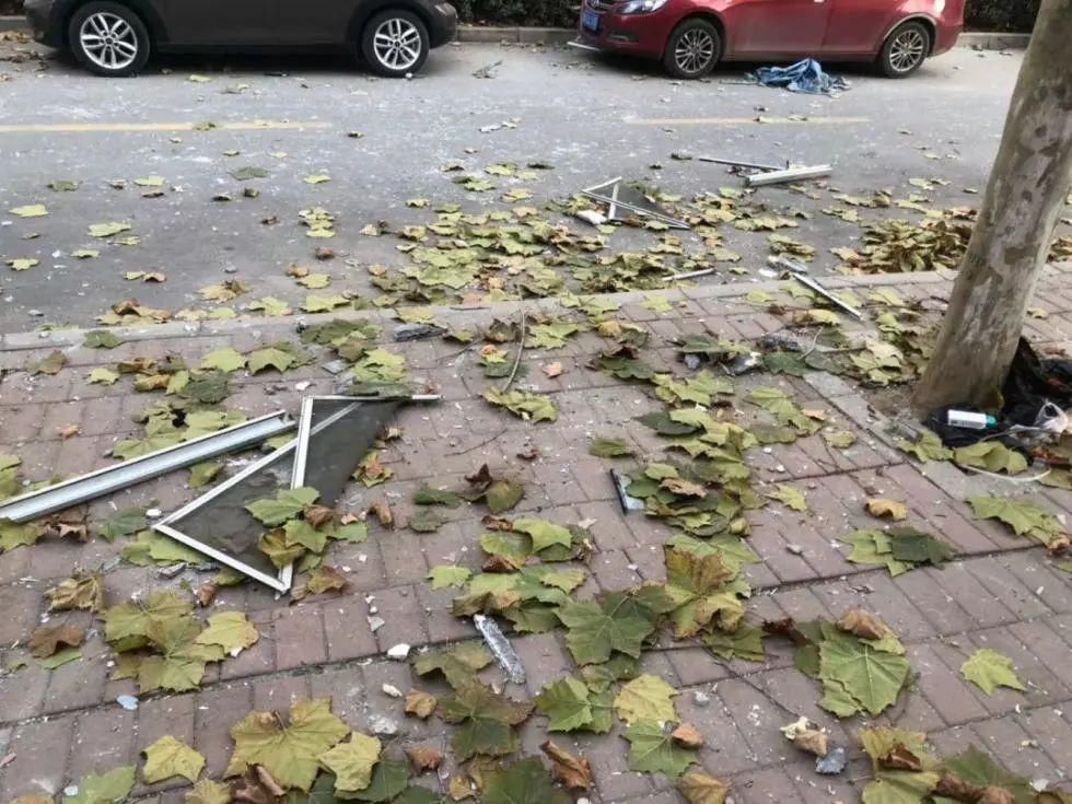  小区|突发！一小区燃气爆炸，年轻女子从21楼坠落身亡！