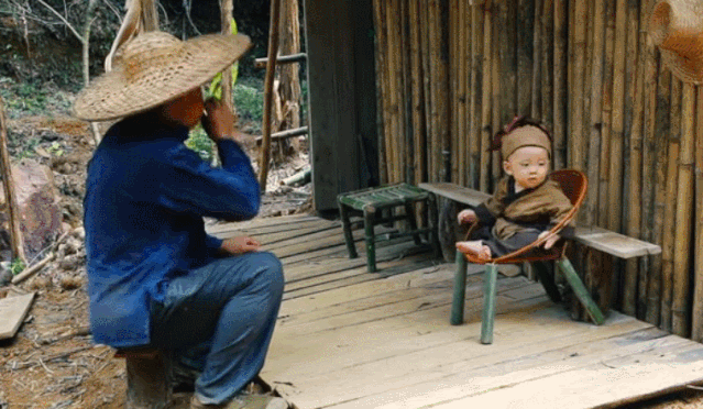 外国|鲁班转世!中国大爷造出2600年前鲁班凳,外国网友:这又是什么中国功夫?