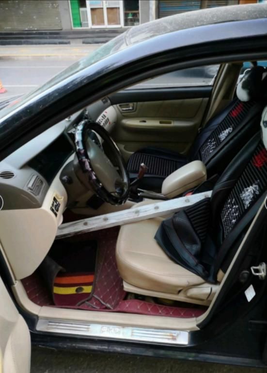  驾车|惊险丨银川男子驾车逆行肇事，2米栏杆穿透驾驶室！