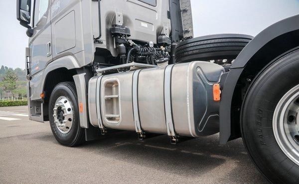  实拍|新增各种预警配置，实拍520马力现代创虎重卡，还有越野模式