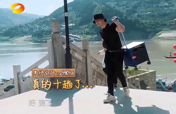  脱妆|《中餐厅》黄晓明来回10趟搬行李，累到脸肿脱妆，节目组过分了