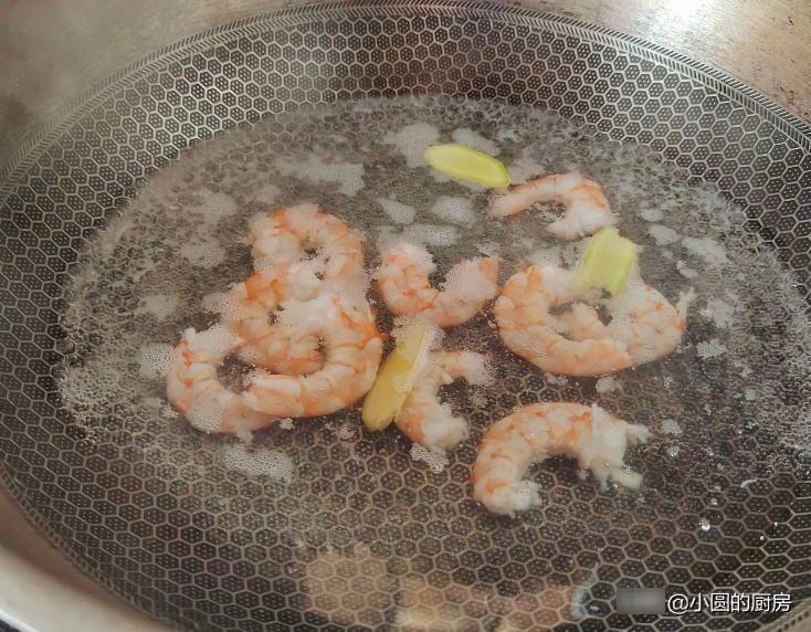  炒炒|秋季吃鱼吃肉不如吃虾，简单炒炒真鲜美，五分钟就出锅，孩子喜欢