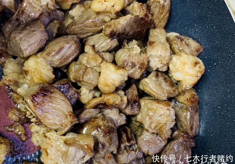  过瘾|美味简单的“孜然牛肉粒”外香里嫩，吃起来真过瘾