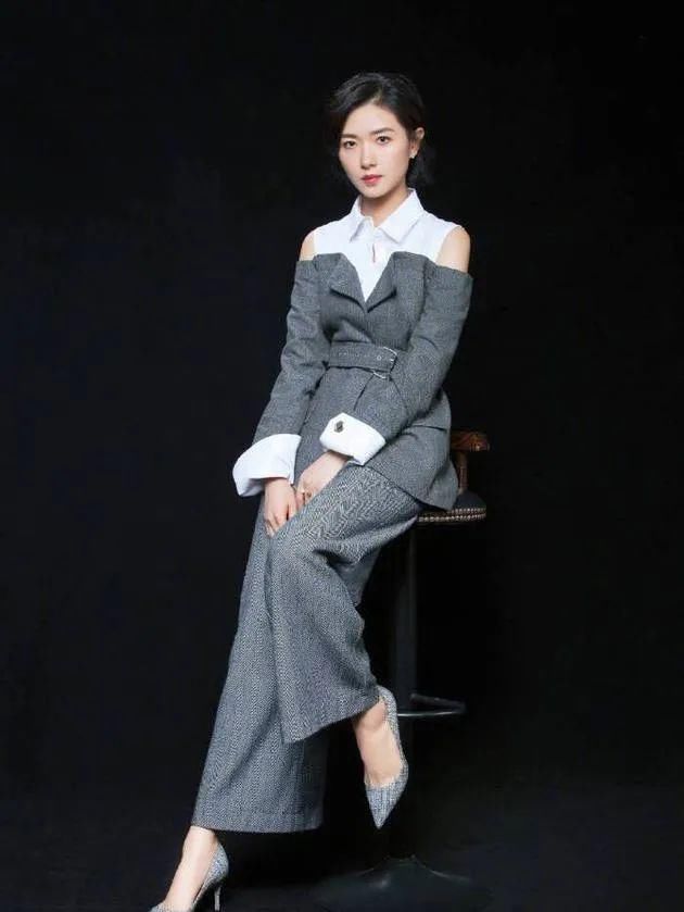  万茜|杜华为丁当擦泪后抹衣服上 阿朵直播谈淘汰 孟佳被淘汰？ 万茜报平安