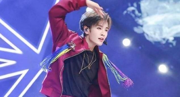  李汶翰|李汶翰带货首秀, 文案写“王一博男团成员”, 网友: “这么糊吗”