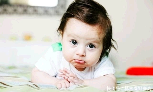 孩子大动作发育|三翻六坐九爬？1岁内孩子的大动作发育，你家宝宝达标了吗？