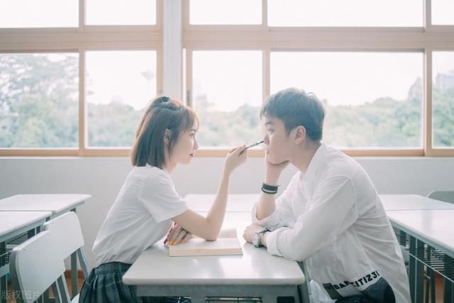  史某|女子狂砸九辆车称报复男友：看人要准，分手要狠