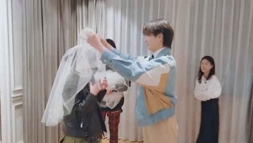 件事情|相亲对象掀开阚清子头纱,一瞬间害羞到红脸,下一秒互动美到不敢看