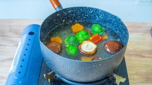  至少|最受欢迎的鸡翅做法，一口嫩滑一口酥香，至少两碗米饭打底，收藏