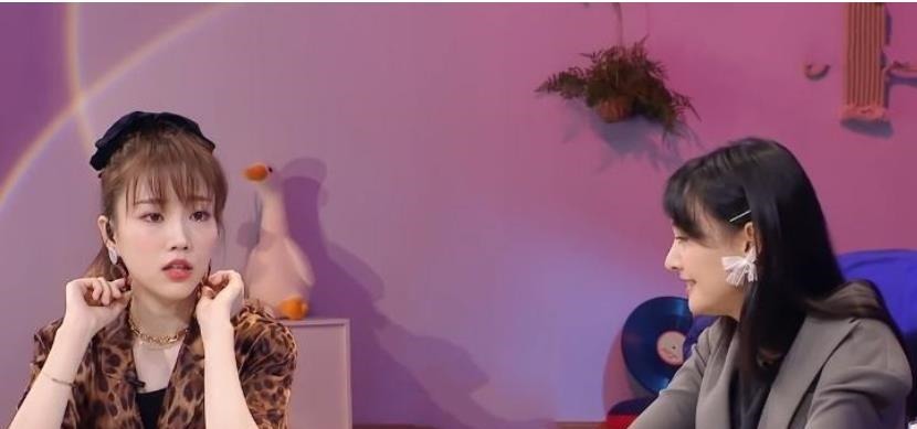 郑爽|张翰爆金句“喜欢一个人要什么脸皮”怼戚薇,当年这样追郑爽吗