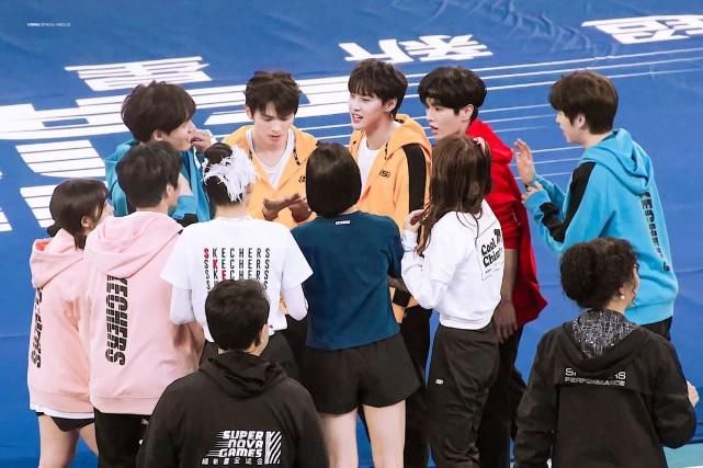  即将|UNINE查无此团，合体舞台动作不齐，即将解散还不上心？