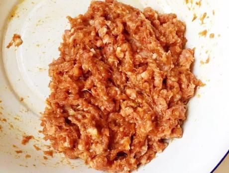  多汁|拌饺子馅时，别放料酒了，教你1招技巧，猪肉馅鲜嫩多汁还不腻