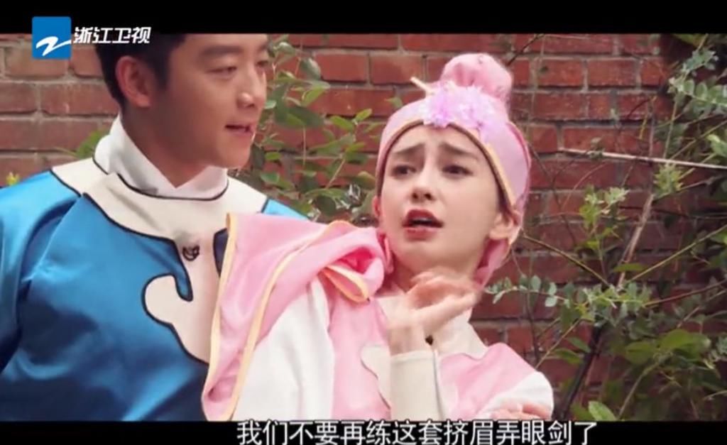  暴露|导演让baby喝“变态水”，郑恺的一个下意识动作，暴露两人真实关系！