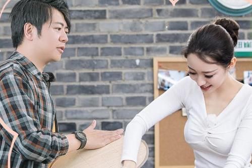  综艺|郎朗吉娜上综艺就算了，为何还接露天商演？网曝一天收入明白了