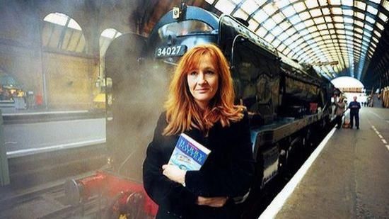  霍格沃茨|哈利·波特系列引入中国20年，这个魔法世界何以风靡全球