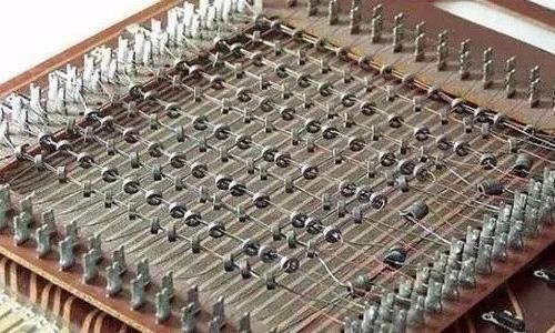 中国|一个被看不起的中国移民,力刚美国巨头,只因一个错误毁了自己