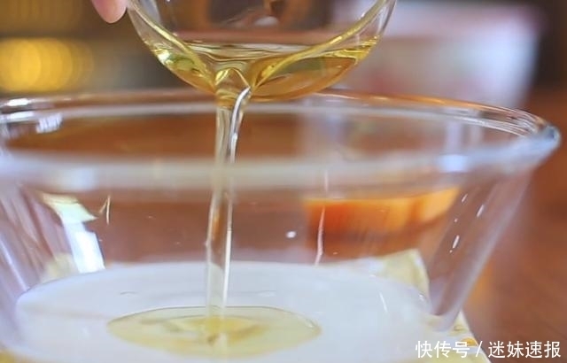 绵软|爆浆花朵小蛋糕:做法简单,绵软香甜,看着就想吃,孩子超喜欢