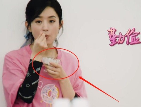  心疼|赵丽颖吃烂桃子 结果频繁拉肚子让粉丝们心疼不已