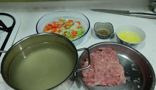 澄清汤|做清汤时,食材要不要先焯水?大厨:教你正确做法,不懂可就亏了