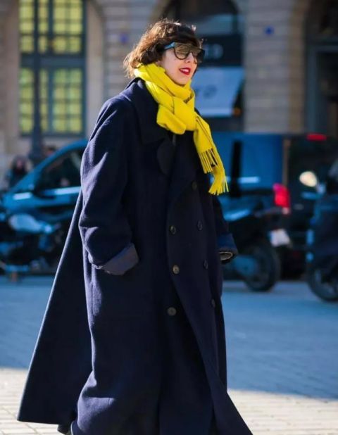  丝巾|舍不得买大牌没关系，牢记这3个穿衣习惯，基本款也能穿出高级感