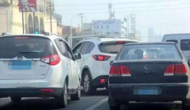  方块|别克使用“杀手锏”，两个黑方块专治“远光狗”，网友：人才啊