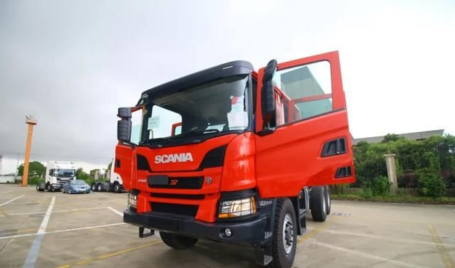  机场|500马力原厂双排 国内首辆斯堪尼亚P500 XT 6x6机场消防车底盘