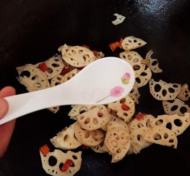 淤泥|生于淤泥中，是菜也是药，入秋吃它正当季，比大鱼大肉受欢迎